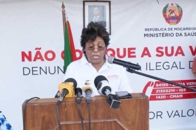 A ministra moçambicana da saúde distancia-se do comportamento dos profissionais do sector que cobram pacientes e procedem maus tratos