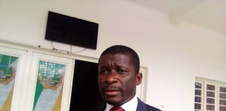 Autarcas da Renamo em perigo? Depois de Paulo Vahanle (Nampula), Manuel de Araújo (Quelimane) é vítima de ameaças de morte Professor Doutor Manuel de Araujo diz estar a ser vitima de ameacas de mortes