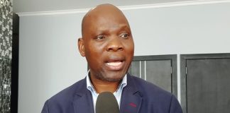 Professor Adriano Nuvunga diz que Governo deve melhorar condições no exército para acabar com o terrorismo no país