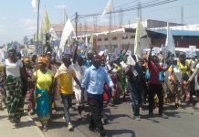 EISA defende que os partidos políticos não devem ser concebidos como empresas ou organizações particulares O candidato presidencial do AMUSI para as eleicoes de 15 de Outubro proximo disse que esta a sofrer ameacas de morte, e disse que nao se pode ter o habito de matar pessoas como foi com o Amurane