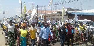 Eleições gerais 2019: Mário Albino, do AMUSI, denuncia ameaças de morte O candidato presidencial do AMUSI para as eleicoes de 15 de Outubro proximo disse que esta a sofrer ameacas de morte, e disse que nao se pode ter o habito de matar pessoas como foi com o Amurane