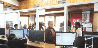 Funcionários públicos já podem falar gratuitamente na Vodacom Vodacom oferece melhores servicos de comunicacao para funcionarios publicos em Mocambique