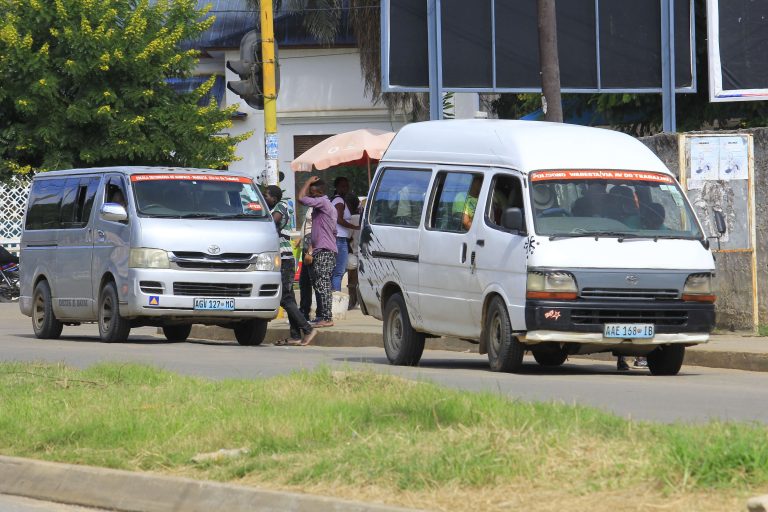 Munícipes queixam-se de encurtamento de rotas pelos “chapa-100” na cidade de Nampula