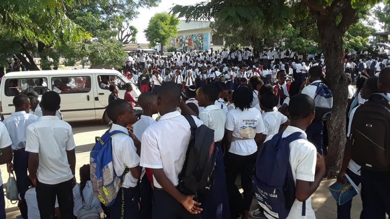 Grupo de malfeitores invade escola no norte de Moçambique