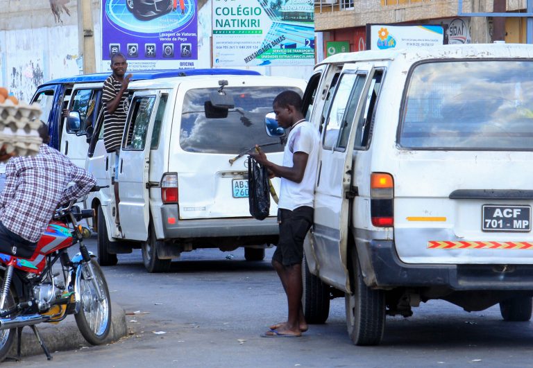 Uso de máscaras nos transportes semi-colectivos não está a ser levado a sério em Nampula