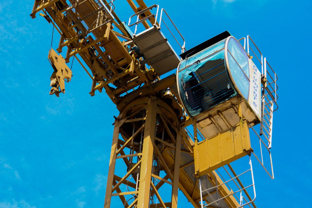 Trabalhador morre durante manutenção de grua na obra do Banco de Moçambique em Nampula