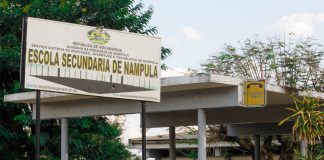 Pais e encarregados de educação reivindicam disparidade na fixação de preços para a aquisição de fichas de estudo em Nampula