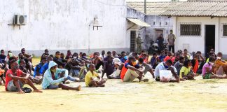 Operação “usa máscara”: PRM em Nampula está a reter crianças para forçar a sua retirada das ruas a policia esta a recolher crianças nas ruas como forma de prevenção da covil-19