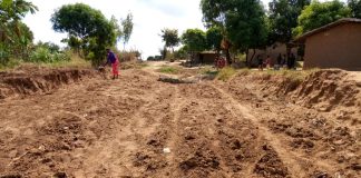 Uma “decepção” chamada Vahanle: Cidadãos em Nampula começam a procurar soluções próprias para resolver problemas da autarquia ruas estão destruidas em Nampula