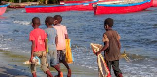 Nampula: Mão-de-obra infantil é cada vez mais preocupante no carregamento ambulante de produtos diversos