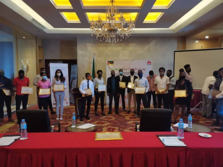 Em TIC’s e 5G: HUAWEI gradua 50 estudantes universitários em Moçambique