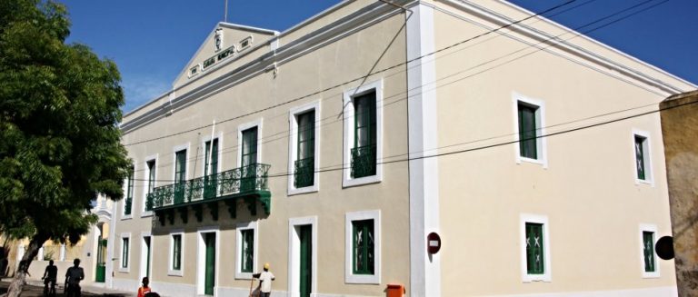 Redução do valor do FCA provoca crise salarial na Ilha de Moçambique