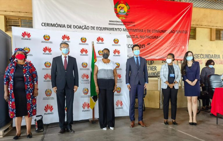 Huawei  faz a entrega oficial de equipamento de TIC’s a Escola Secundária da Matola