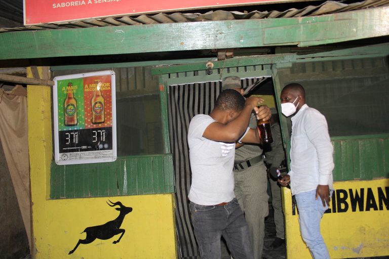 PRM desmantela quintais – bares em Nampula