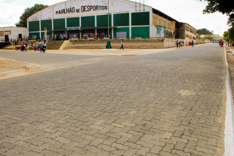 Bancada da Frelimo na Assembleia Municipal rende-se à Vahanle pelas infra-estruturas construídas e as em obra