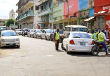 Estacionamentos irregulares afectam circulação de viaturas e peões na cidade de Nampula