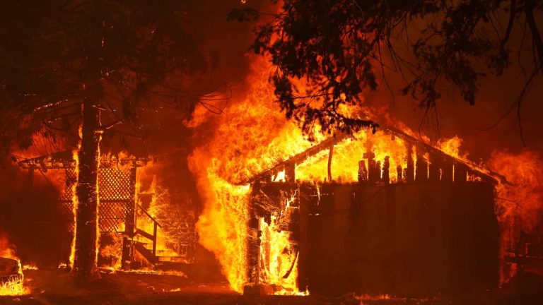 Sete casas pegaram fogo e duas pessoas morreram por consumo excessivo de álcool durante o Natal em Nampula