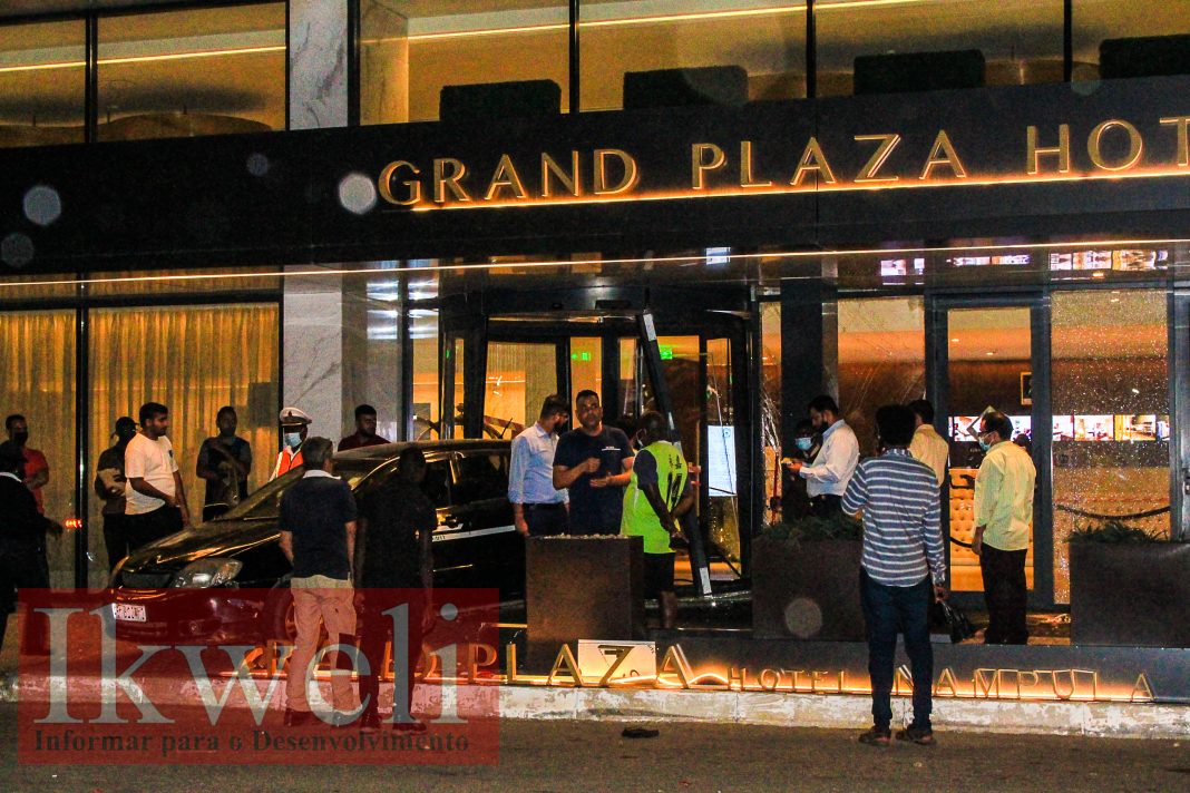 Runx “destrói” Grand Plaza Hotel