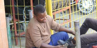 Nampula: Sapateiro torna-se profissão prioritária para jovens sem emprego