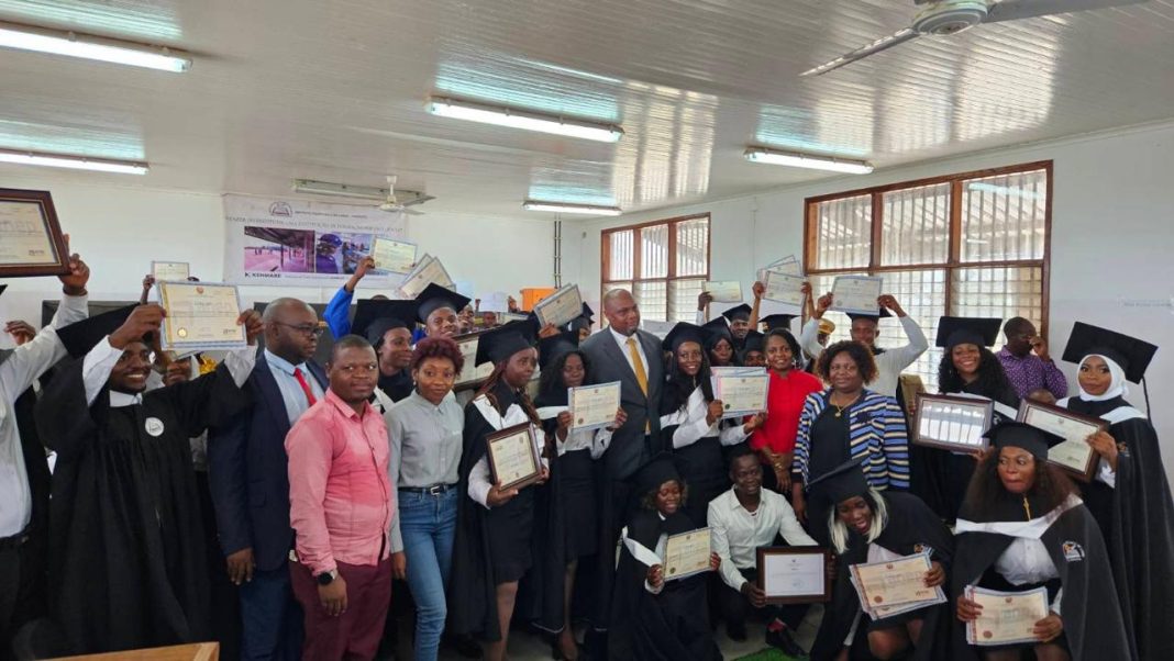 Topuito gradua mais de 50 técnicos profissionais pela primeira vez