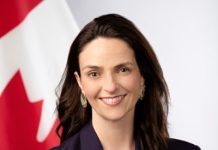 Embaixadora do Canadá para a Mulher, Paz e Segurança visita Moçambique, defendendo a inclusão da mulher na resolução de conflitos