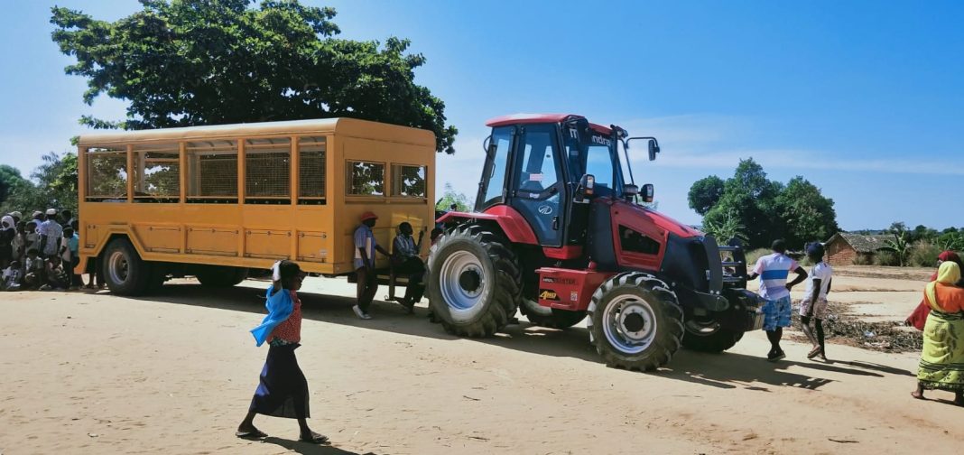 Secretário de Estado entrega um meio de transporte “estranho” aos moradores de Lunga