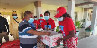 Amigos de Tio Salimo oferecem gesso e comida ao Hospital Distrital de Nacala