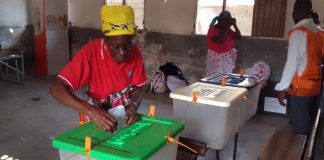 “O voto do povo é anulado pelo voto dos órgãos eleitorais,” Fernando Mazanga, vice presidente da CNE