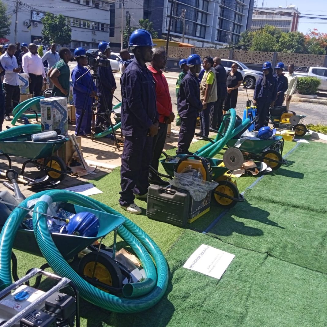 Associações juvenis recebem kits de auto-emprego em Nampula