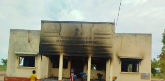 Por causa do 4×4: Secretaria do posto administrativo de Moma-Sede queimada