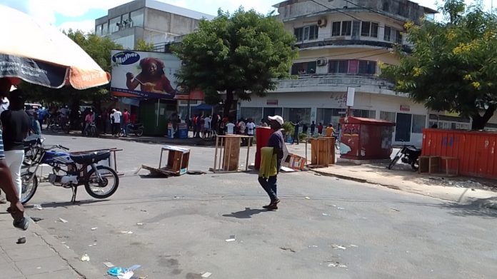 Barricadas no mercado Novo de Nampula