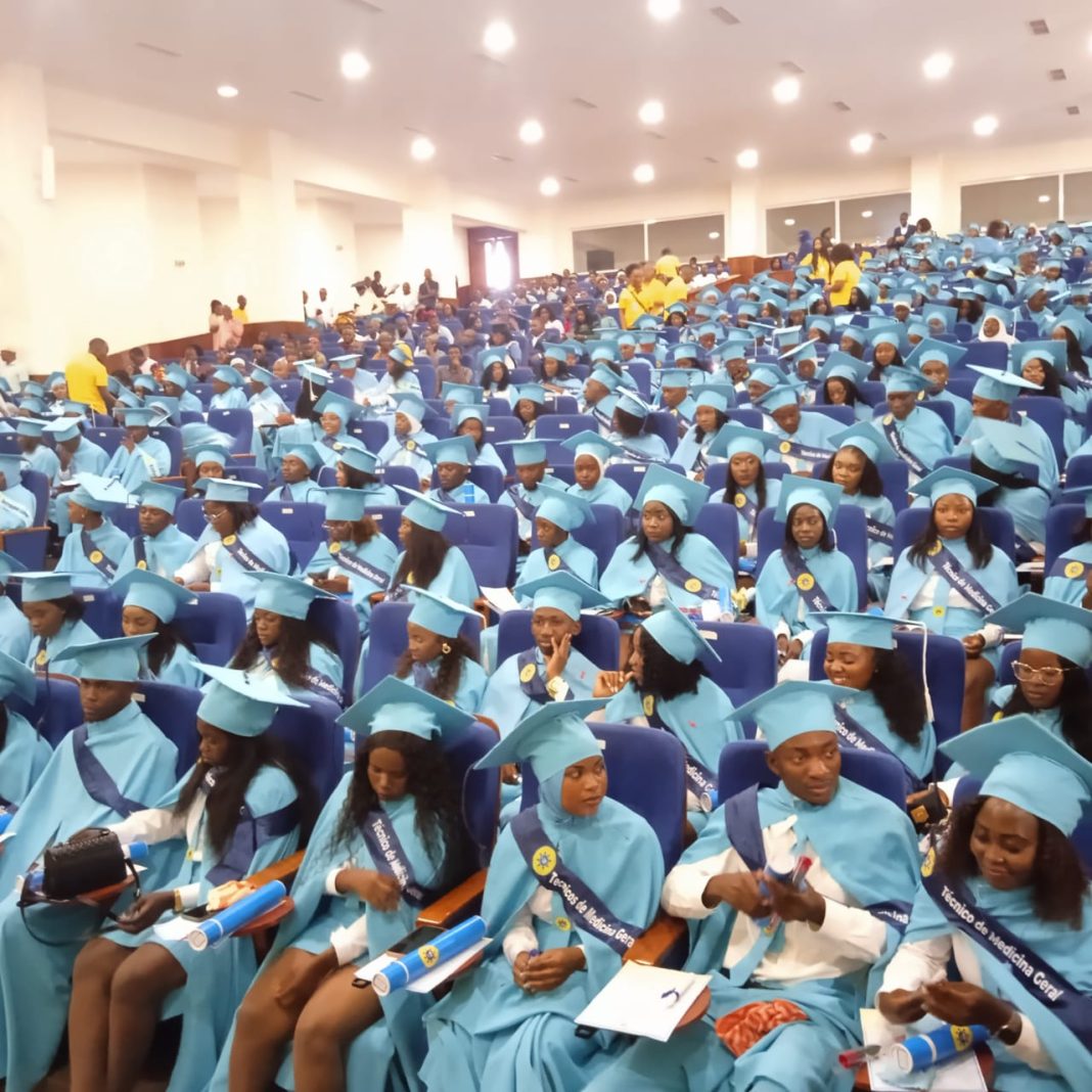 Recém-graduados clamam por oportunidade de emprego em Nampula