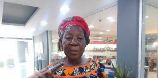 Rumo das manifestações não a mulheres viúvas de Nampula