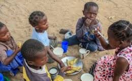 Crianças deslocadas à força passam a beneficiar de escolas instantâneas em Cabo Delgado