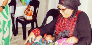 Esposa do Governador de Nampula oferece apoio à família com bebês trigêmeos em Natikiri