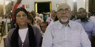 Governador de Nampula junta-se a fiéis católicos para celebrar Papa Francisco