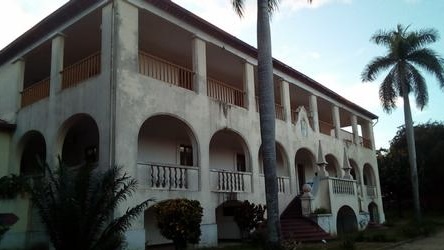 “Polícia-ladrão” tenta roubar na casa de “homens de Deus”