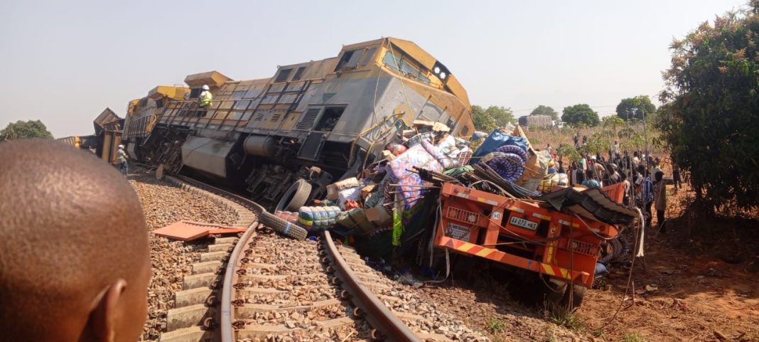 Comboio de carvão da Nacala Logistics colide com caminhão em Namiconha