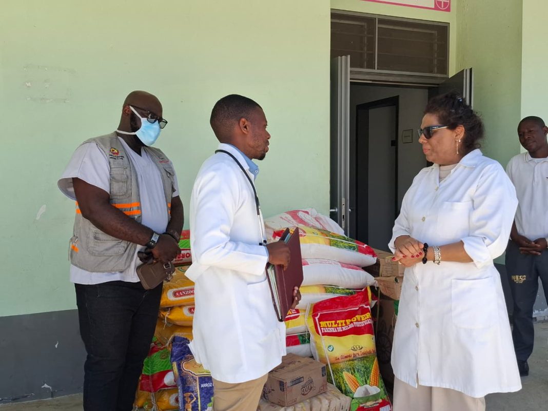Esposa do governador oferece produtos alimentares à pacientes em Memba