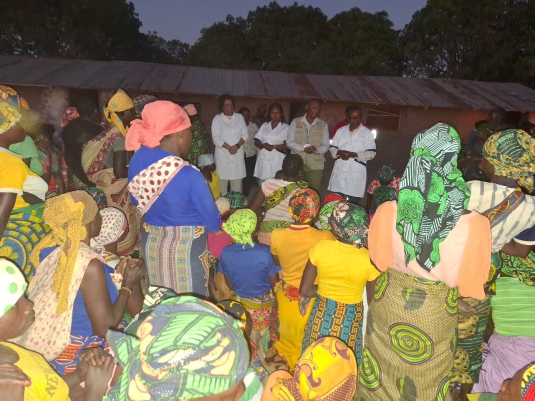 Esposa do governador de Nampula lidera missão médica para assistir famílias em zonas afectadas pelo terrorismo