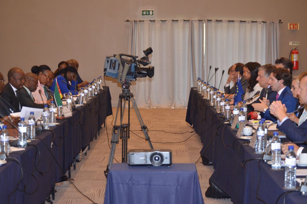 UE desafia governo a mostrar rosto dos autores das manifestações