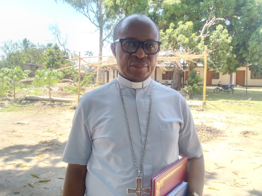 Dom Inácio Saure diz ser hora de as autoridades políticas procurarem soluções para o fim da guerra no norte do país