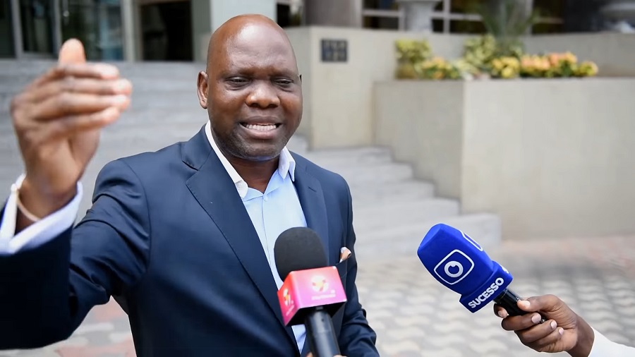 Prof Nuvunga chega ao tribunal com a convicção de estar a prestar “serviço relevante à sociedade”