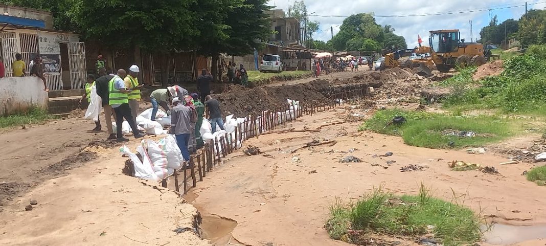Estrada do campo dos macondes em intervenção de emergência