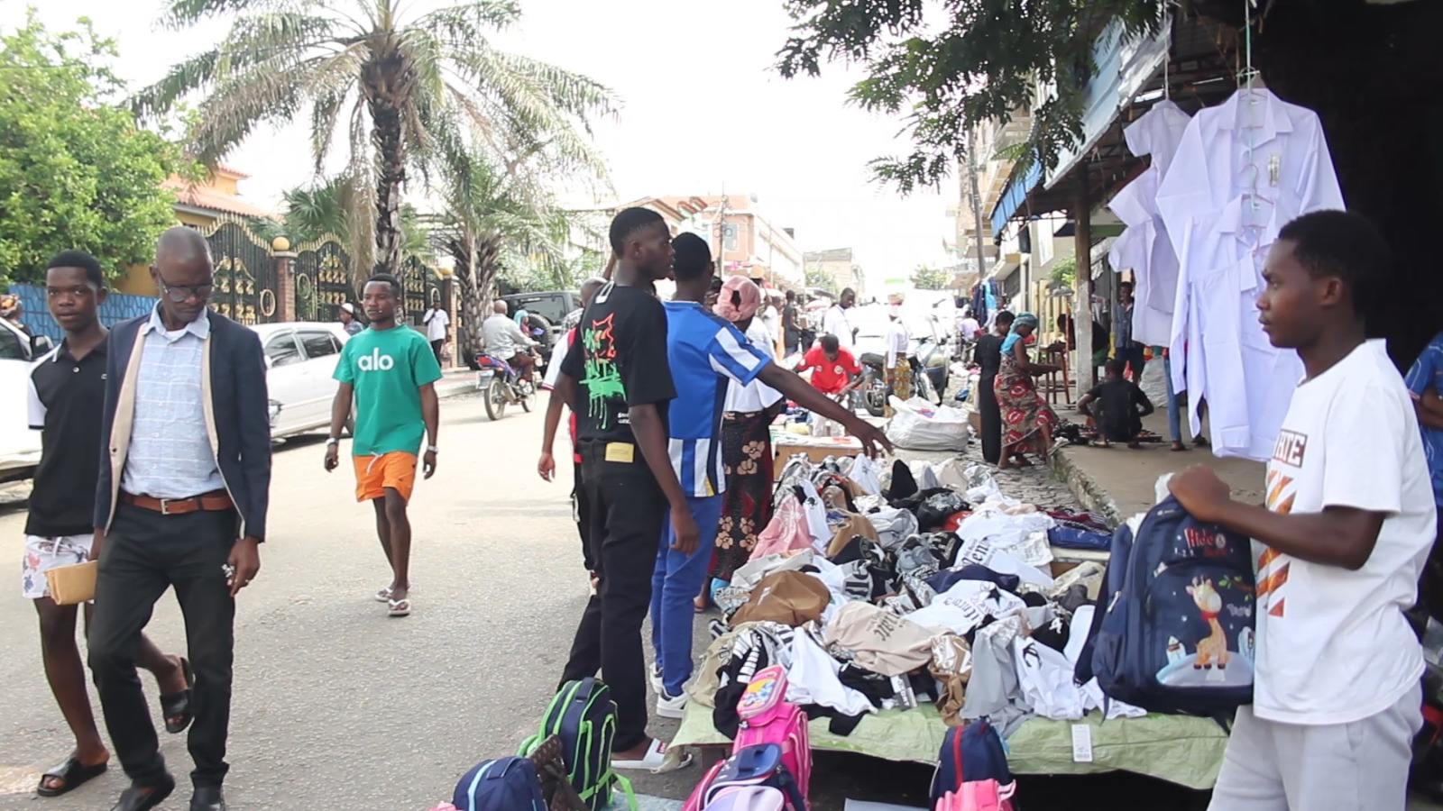 Comércio informal “persegue” as ruas de Nampula