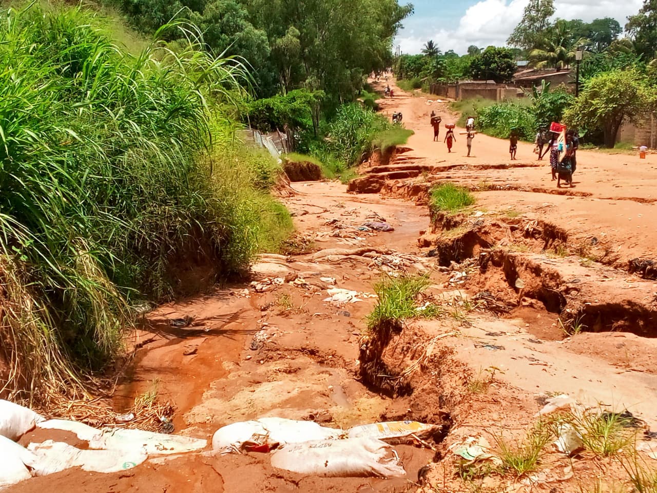 Erosão toma conta da periferia da cidade de Nampula