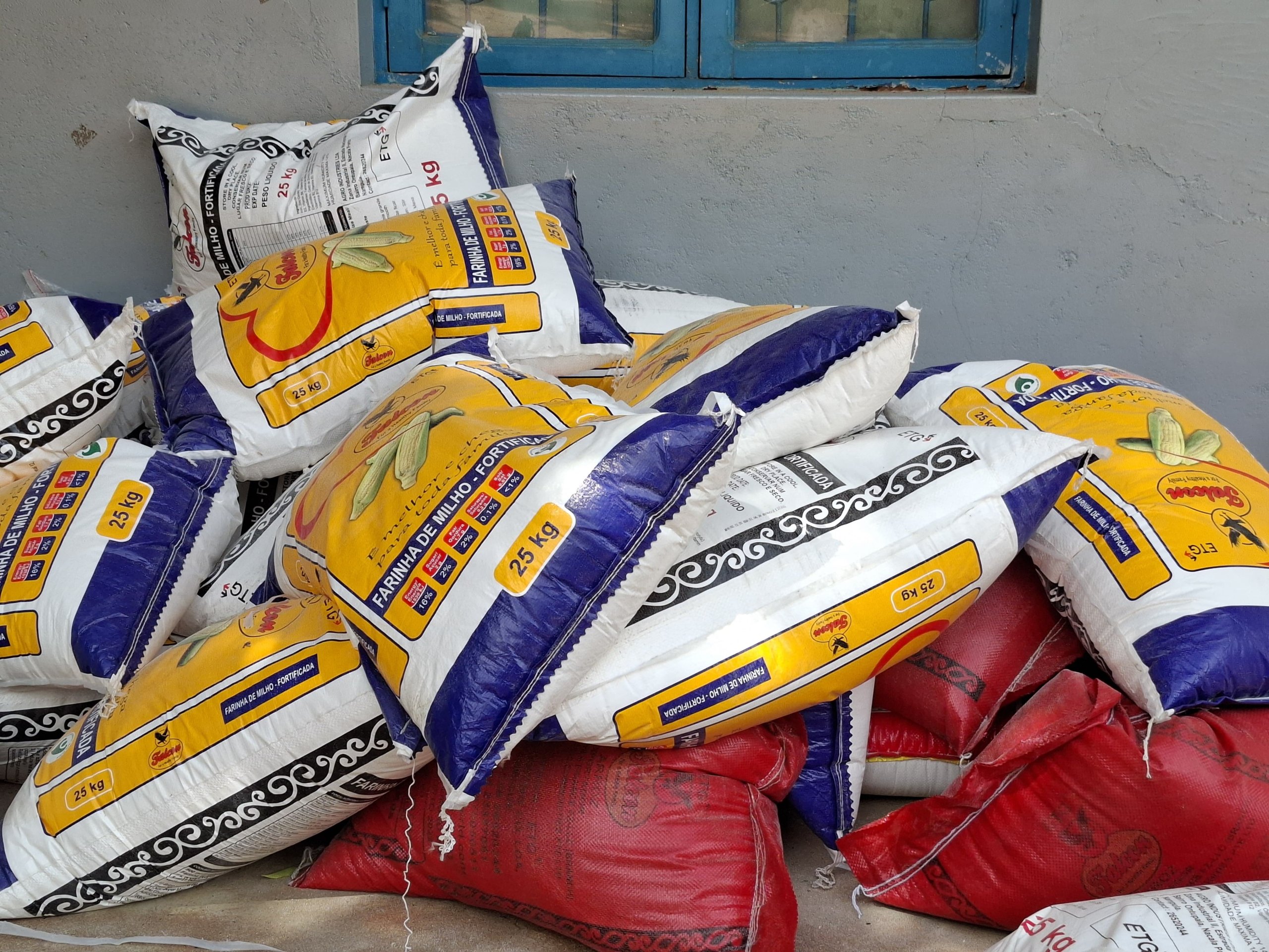 Governador de Nampula oferece produtos alimentares aos pacientes do Hospital Distrital de Ribáuè que passavam fome