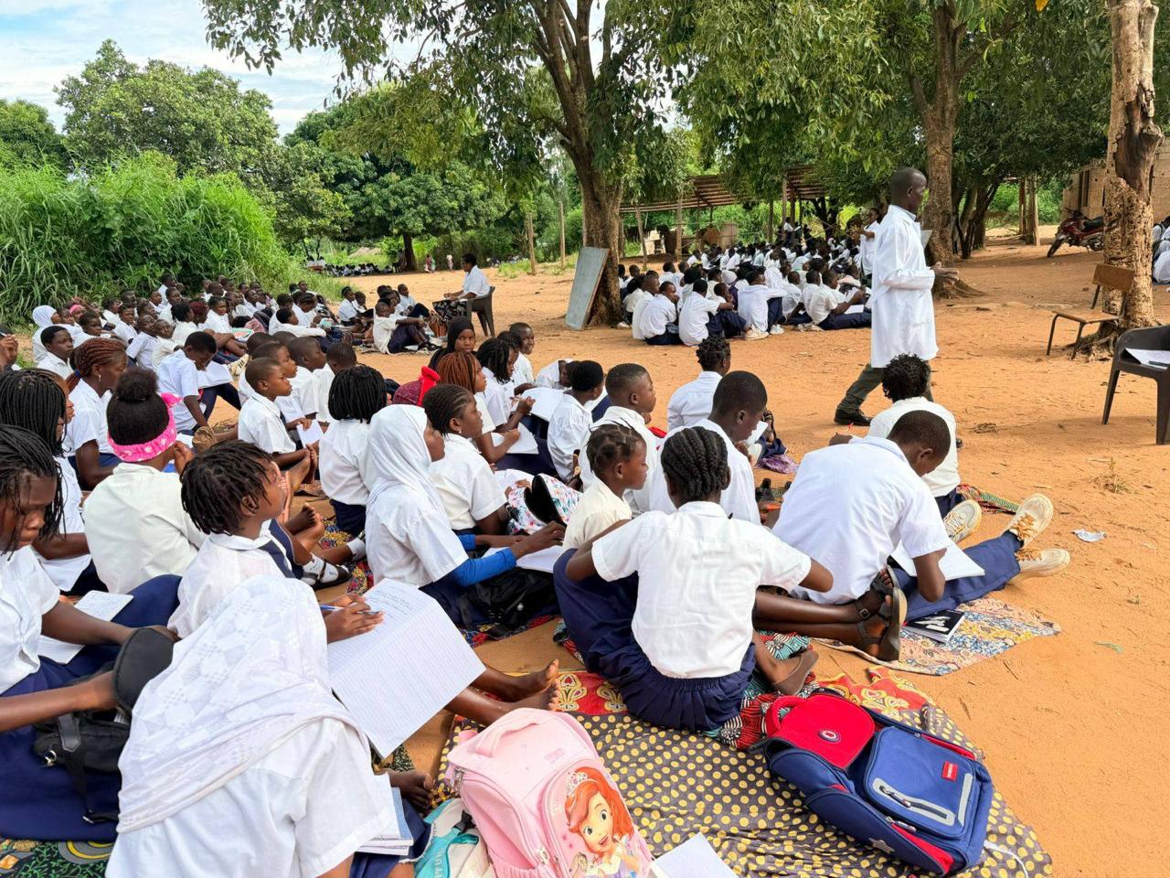Insuficiência de salas de aula preocupa alunos em Nampula