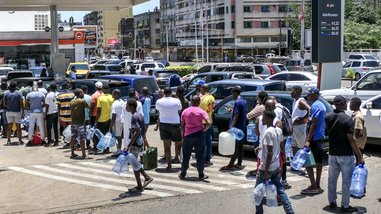Filas nas bombas explicadas: o que realmente aconteceu ontem