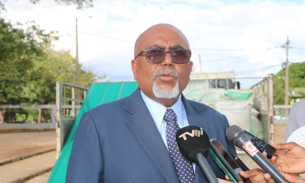 Governador de Nampula procura soluções para “salvar” alunos que estudam com reclusos desde 2022